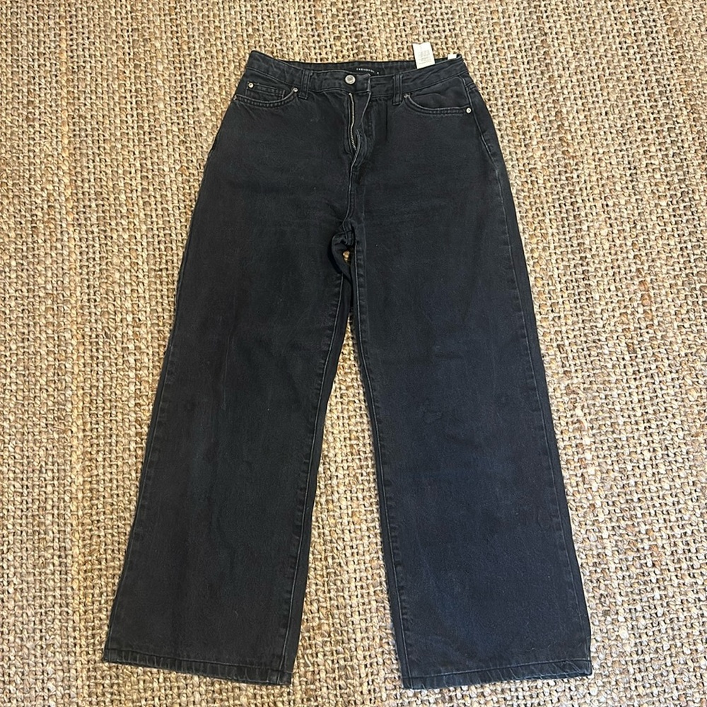 İts black jeans it doesnt fit me anymore!